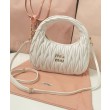 Borsa hobo mini Miu Miu Wander Matelasse Bianco