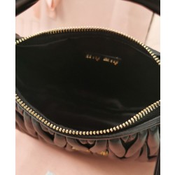 Borsa hobo mini Miu Miu Wander Matelasse Nero
