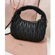 Borsa hobo mini Miu Miu Wander Matelasse Nero