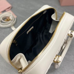 Replica Borsa Miu Miu Arcadie Matelasse Nappa Crema Imitazioni Replica qualità specchio Borsa Miu Miu Arcadie Matelasse Nappa Crema