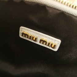 Replica Borsa hobo mini Miu Miu Wander Matelasse Bianco Imitazioni Replica qualità specchio Borsa hobo mini Miu Miu Wander Matelasse Bianco