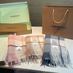 Replica Sciarpa Burberry Check Classical cashmere rosa 30 x 168 Imitazioni Replica qualità specchio Sciarpa Burberry Check Classical cashmere rosa 30 x 168