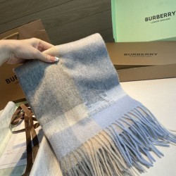 Replica Dettagli perfetti Scialle cashmere con motivo check Burberry e bordi sfrangiati blu 60 x 180 Imitazioni Replica qualità specchio Dettagli perfetti Scialle cashmere con motivo check Burberry e bordi sfrangiati blu 60 x 180