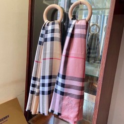 Replica Sciarpa Burberry Check Classical cashmere Rosa 70 x 200 Imitazioni Replica qualità specchio Sciarpa Burberry Check Classical cashmere Rosa 70 x 200