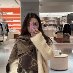 Replica Sciarpa Gucci GG Cashmere Jacquard marrone 35 x 190 Imitazioni Replica qualità specchio Sciarpa Gucci GG Cashmere Jacquard marrone 35 x 190