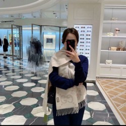 Replica Sciarpa Gucci GG Cashmere Jacquard Beige 35 x 190 Imitazioni Replica qualità specchio Sciarpa Gucci GG Cashmere Jacquard Beige 35 x 190