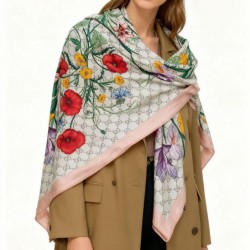 Replica qualità specchio Sciarpa Gucci cashmere e seta con stampa animalier/floreale 140 Rosa