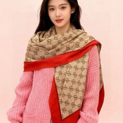Replica Scialle reversibile Gucci in seta e cashmere con motivo GG 135 albicocca Imitazioni Replica qualità specchio Scialle reversibile Gucci in seta e cashmere con motivo GG 135 albicocca