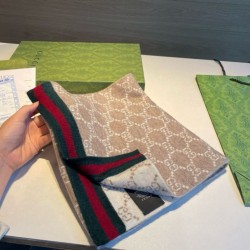Replica Sciarpa Gucci reversibile lana jacquard con motivo GG 30 x 180 02 Imitazioni Replica qualità specchio Sciarpa Gucci reversibile lana jacquard con motivo GG 30 x 180 02