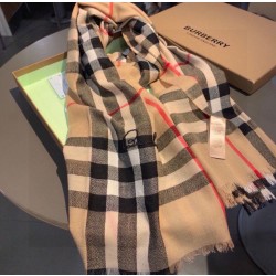 Dettagli perfetti Sciarpa cashmere Burberry Check Beige con bordi sfrangiati 70 x 200