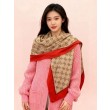 Scialle reversibile Gucci in seta e cashmere con motivo GG 135 albicocca