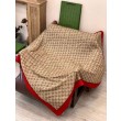 Scialle reversibile Gucci in seta e cashmere con motivo GG 135 albicocca