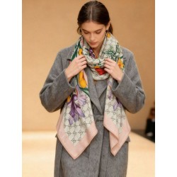 Pari all'originale replica Sciarpa Gucci seta e cashmere Stampa floreale 140 01
