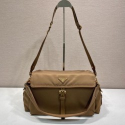 Replica qualità specchio Borsa a spalla grande Prada Explore con patta in nappa 1BD391 Marrone
