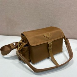 Replica Borsa a spalla Prada Explore Re-Nylon media con patta 1BD394 Marrone Imitazioni Replica qualità specchio Borsa a spalla Prada Explore Re-Nylon media con patta 1BD394 Marrone