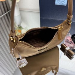 Replica Borsa hobo mini Prada Re-Edition 2005 Re-Nylon Saffiano 1N204M Marrone Imitazioni Replica qualità specchio Borsa hobo mini Prada Re-Edition 2005 Re-Nylon Saffiano 1N204M Marrone