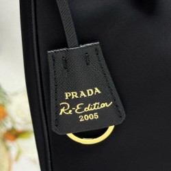 Replica Borsa hobo mini Prada Re-Edition 2005 Re-Nylon Saffiano 1N204M Nero Imitazioni Replica qualità specchio Borsa hobo mini Prada Re-Edition 2005 Re-Nylon Saffiano 1N204M Nero