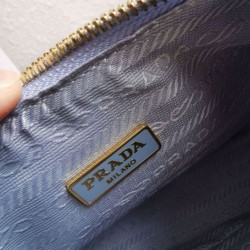 Replica Borsa a mano/borsa hobo Saffiano Prada Re-Edition 2005 Blu Imitazioni Replica qualità specchio Borsa a mano/borsa hobo Saffiano Prada Re-Edition 2005 Blu
