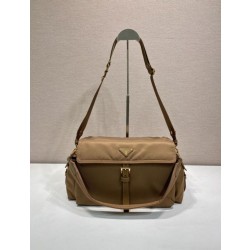 Borsa a spalla grande Prada Explore con patta in nappa 1BD391 Marrone