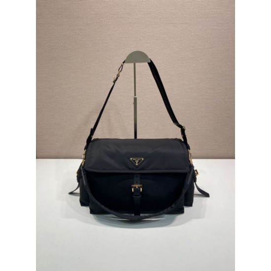 Borsa a spalla grande Prada Explore con patta in nappa 1BD391 Nero