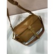 Borsa a spalla Prada Explore Re-Nylon media con patta 1BD394 Marrone