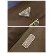 Borsa a spalla Prada Explore Re-Nylon media con patta 1BD394 Marrone