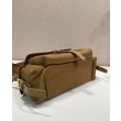 Borsa a spalla Prada Explore Re-Nylon media con patta 1BD394 Marrone
