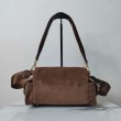 Borsa a tracolla media Prada Explore con patta scamosciata Marrone