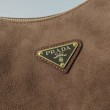 Borsa a tracolla media Prada Explore con patta scamosciata Marrone