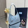 Borsa hobo mini Prada Re-Edition 2005 Re-Nylon Saffiano 1N204M Blu