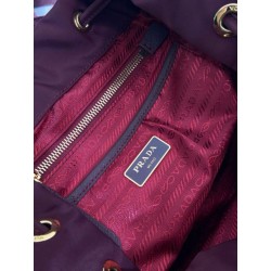 Zaino Prada medio Re-Nylon con marsupio 1BZ811 Borgogna