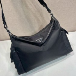 Replica Borsa a tracolla Prada Explore Re-Nylon da uomo Nero Imitazioni Replica qualità specchio Borsa a tracolla Prada Explore Re-Nylon da uomo Nero