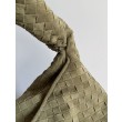 Borsa a tracolla Bottega Veneta Large Hop in camoscio intrecciato verde oliva