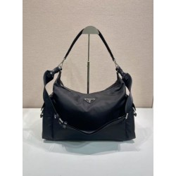 Borsa a tracolla Prada Explore Re-Nylon da uomo Nero