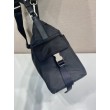 Borsa a tracolla Prada Explore Re-Nylon da uomo Nero