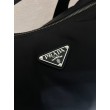 Borsa a tracolla Prada Explore Re-Nylon da uomo Nero