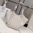 Borsa tote media classica Loewe Hammock Flip Beige