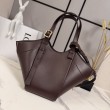 Borsa tote media classica Loewe Hammock Flip Marrone