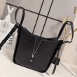 Borsa tote media classica Loewe Hammock Flip Nero