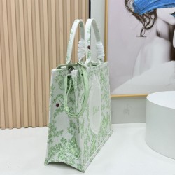 Replica Borsa Dior Book Tote piccolo/media/grande con tracolla ricamo Toile de Jouy multicolore verde Imitazioni Replica qualità specchio Borsa Dior Book Tote piccolo/media/grande con tracolla ricamo Toile de Jouy multicolore verde