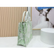 Borsa Dior Book Tote piccolo/media/grande con tracolla ricamo Toile de Jouy multicolore verde Borsa Dior Book Tote piccolo/media/grande con tracolla ricamo Toile de Jouy multicolore verde
