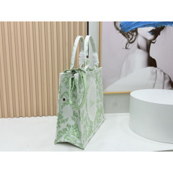 Borsa Dior Book Tote piccolo/media/grande con tracolla ricamo Toile de Jouy multicolore verde