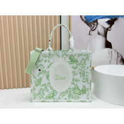 Borsa Dior Book Tote piccolo/media/grande con tracolla ricamo Toile de Jouy multicolore verde