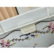 Borse Replica Dioramour  Dior Book Tote con tracolla multicolore fiori Revolution ricamati bianchi
