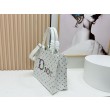Borse Dior Dioramour piccolo/media/grande Dior Book Tote con tracolla bianca