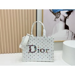 Borse Dior Dioramour piccolo/media/grande Dior Book Tote con tracolla bianca