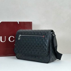 Replica Borsa a tracolla media Gucci 850235 GG Emblem Uomo Nero Imitazioni Replica qualità specchio Borsa a tracolla media Gucci 850235 GG Emblem Uomo Nero