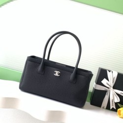 Replica qualità specchio Borse tote Chanel Cerf Executive AS2156 pelle di caviale Nero