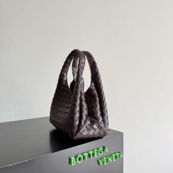 Replica Bora Pari all'originale replica a tracolla Bottega Veneta Campana piccola intrecciata Caffè Imitazioni Replica qualità specchio Bora Pari all'originale replica a tracolla Bottega Veneta Campana piccola intrecciata Caffè