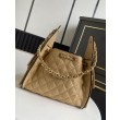 Bora Pari all'originale replica a mano Chanel 25 Mini Hobo AS5293 Rafia intrecciata Marrone/Nero